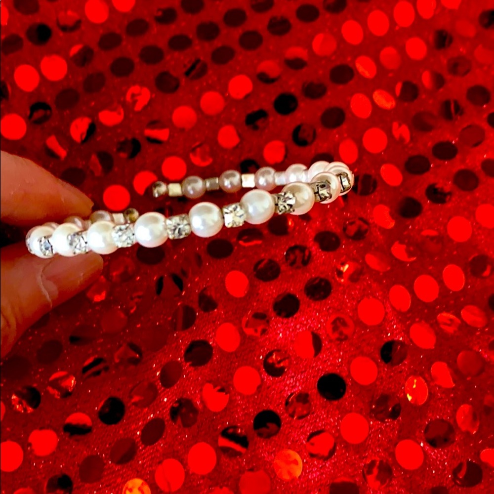 Beaded bracelet with stones